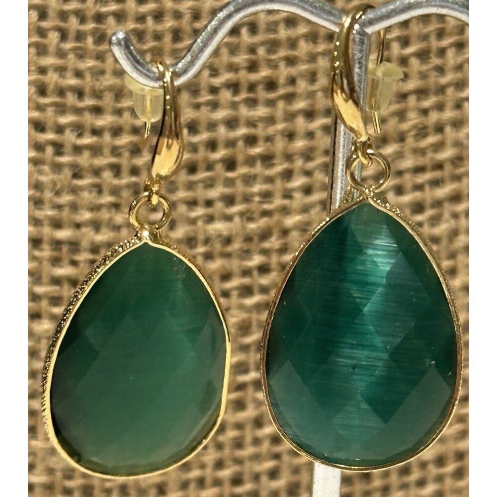 DROP EARRINGS Emerald GREEN GOLD Tone Hook Elegant multifaceted checkerboard